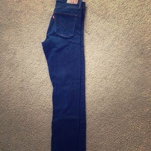 Levi’s slimming skinny size 27